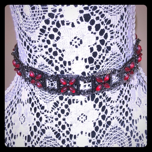 Choker necklace red floral detail - Picture 2 of 6